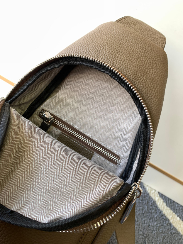 エルメス H エンボス レザー ファニーパック