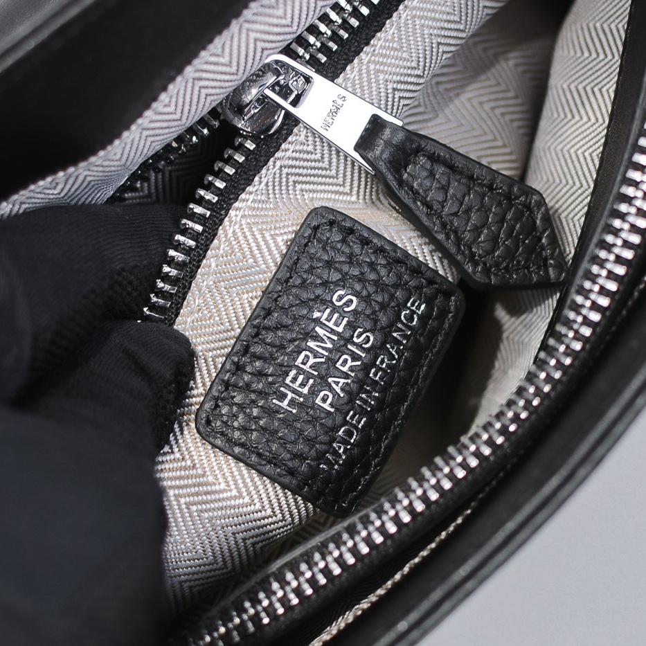エルメス エヴリン メッセンジャーバッグ「Evelyne Messenger Bag」