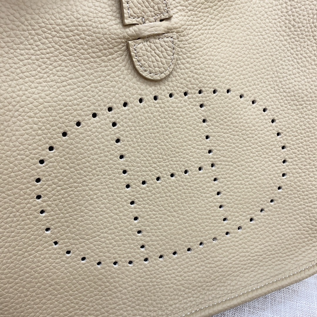 エルメス エヴリン 25/28/30 バッグ 3色「Evelyne Bag」