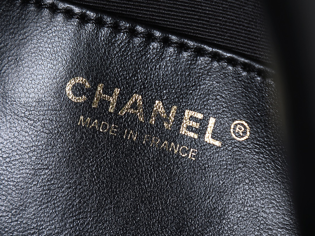 シャネル マキシ ハンドバッグ「Maxi Flap Bag」