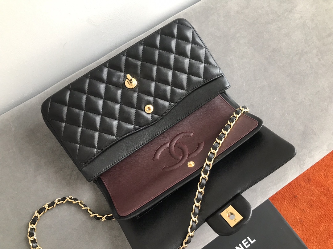 シャネル 11.12 クラシック ハンドバッグ「Flap Bag」