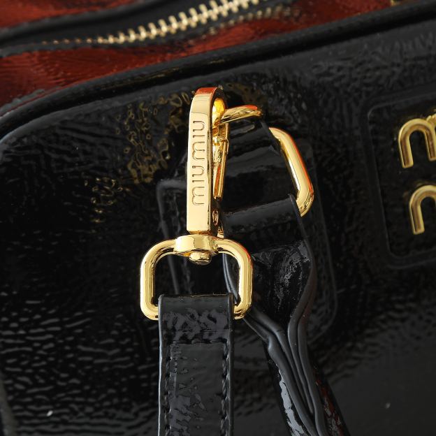 ミュウミュウ アルカディ レザー レギュラーバッグ「Arcadie Bag」