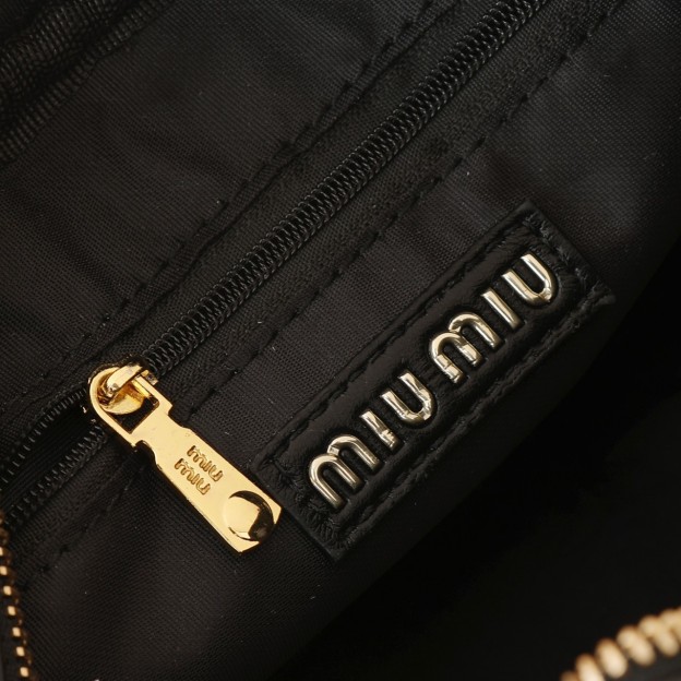 ミュウミュウ アルカディ マテラッセレザー スモールバッグ「Arcadie Bag」