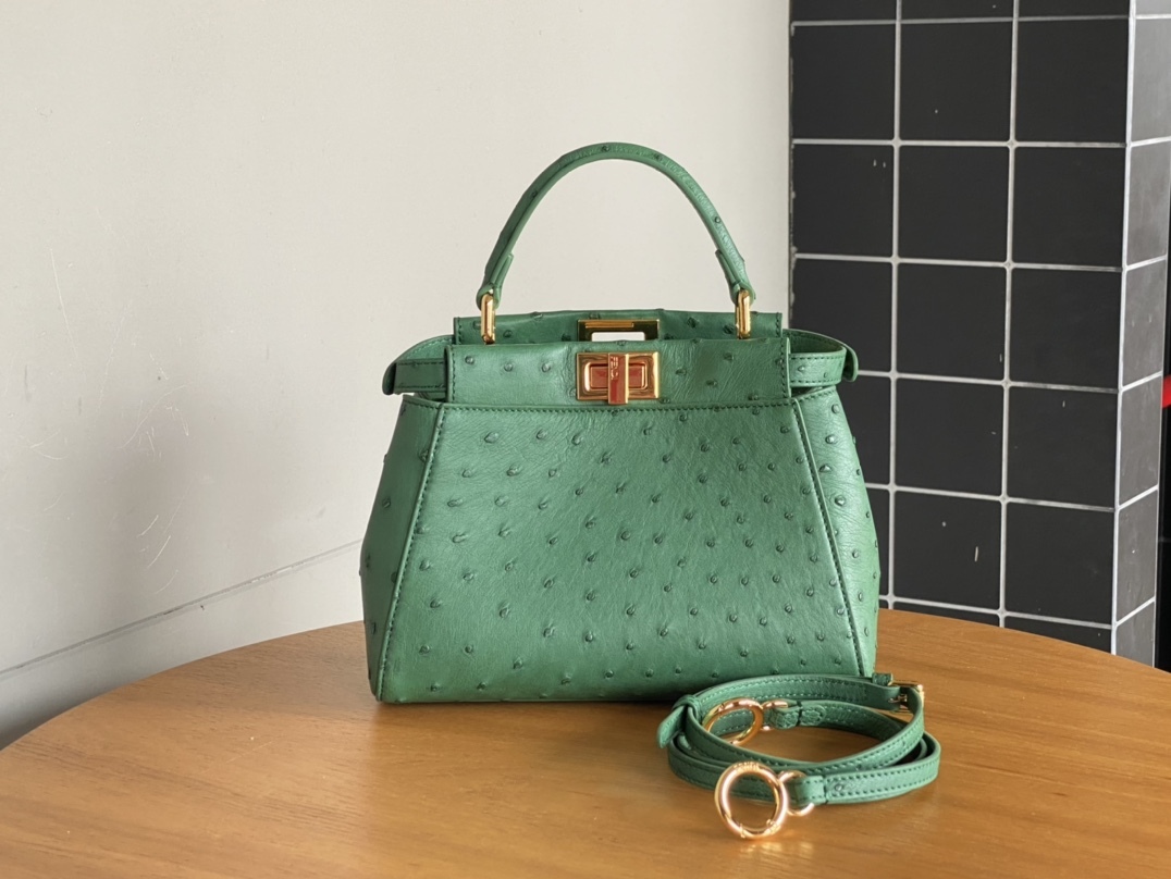 フェンディ「Fendi」Peekaboo Iconic Fit ハンドバッグ