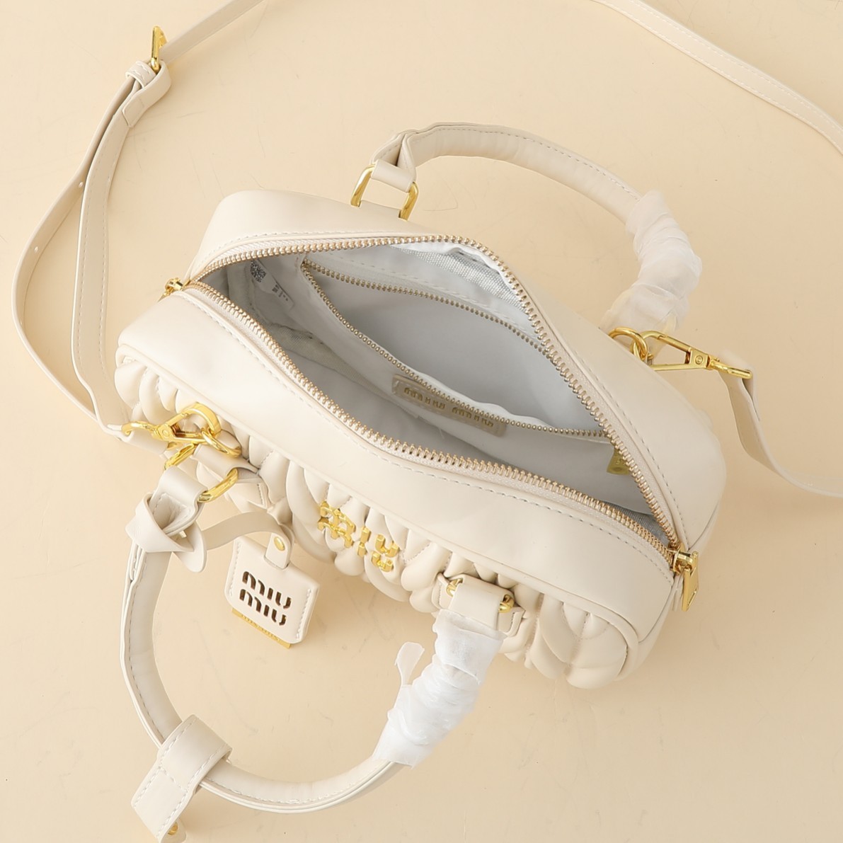 ミュウミュウ アルカディ マテラッセレザー レギュラー/ラージバッグ「Arcadie Bag」