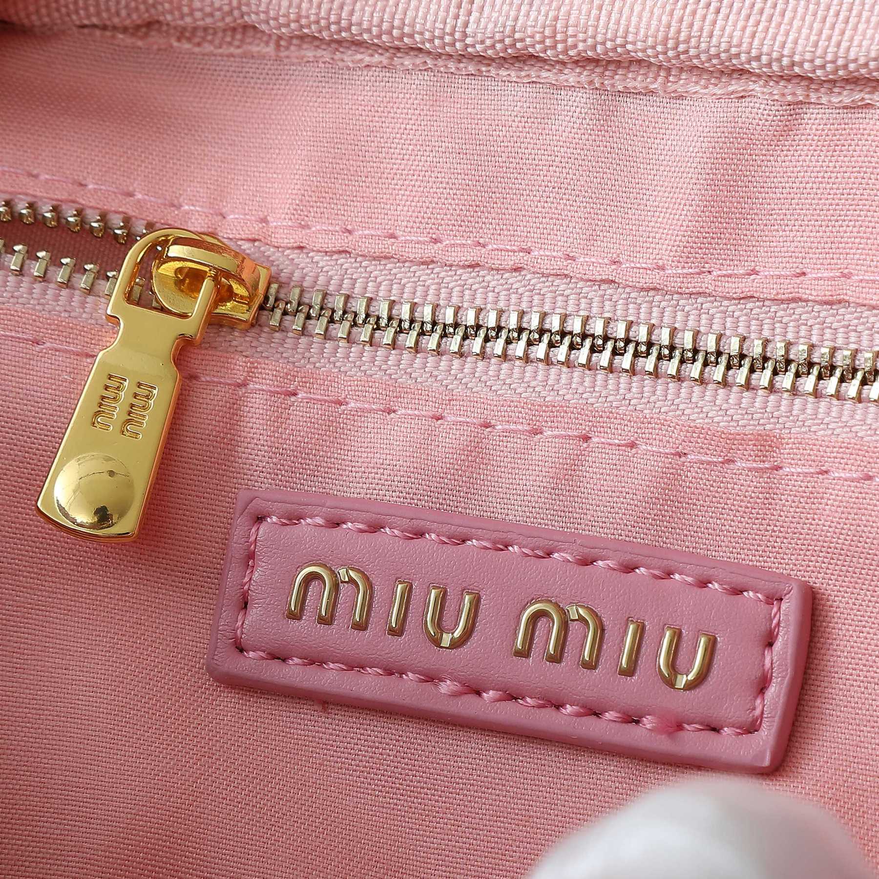 ミュウミュウ アルカディ マテラッセレザー スモールバッグ「Arcadie Bag」