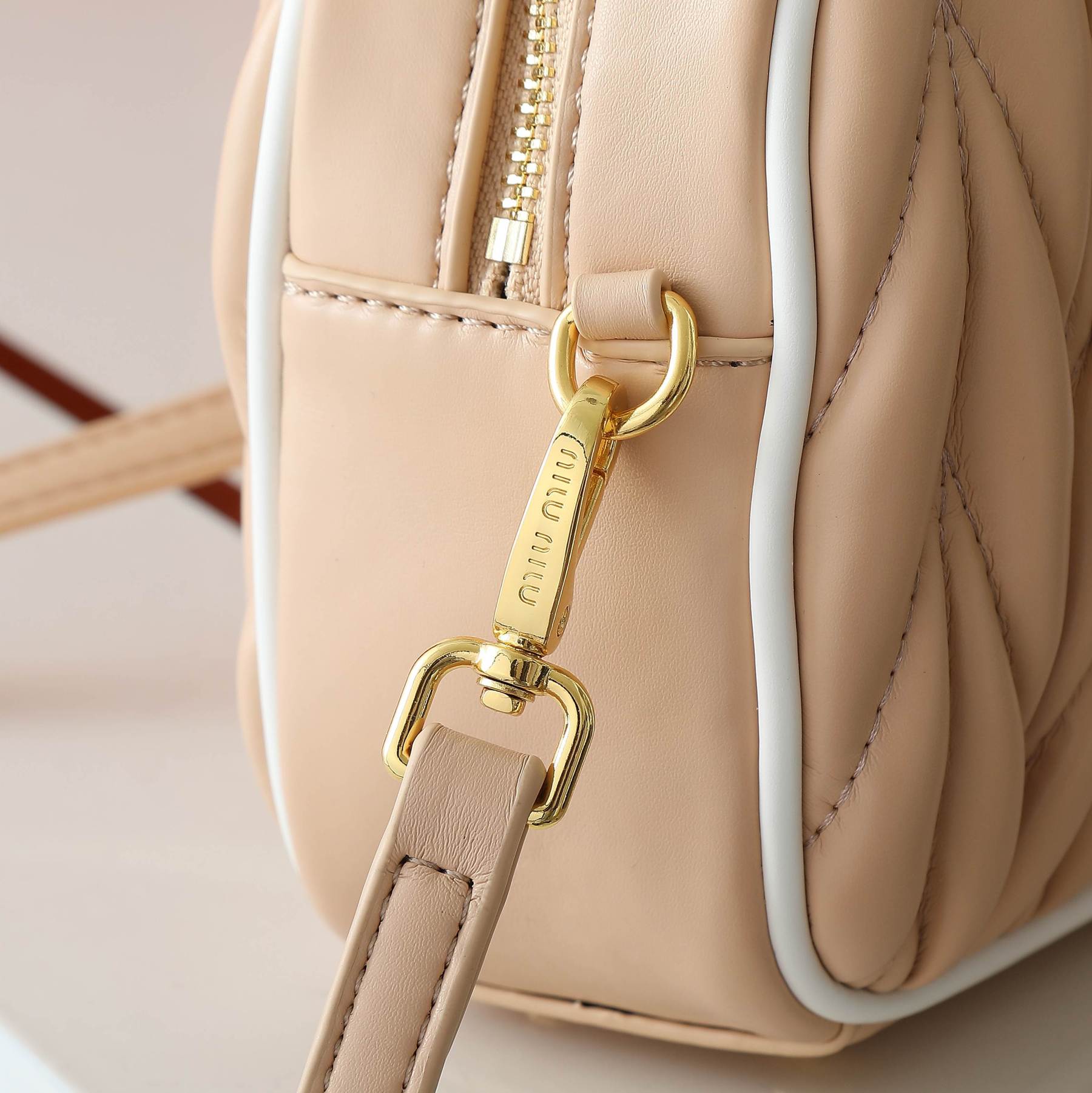 ミュウミュウ アルカディ マテラッセレザー スモールバッグ「Arcadie Bag」