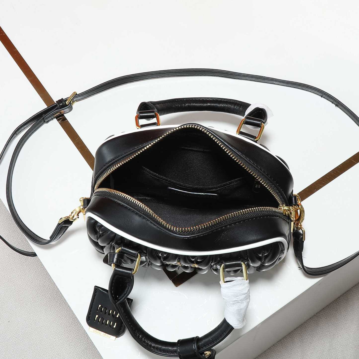 ミュウミュウ アルカディ マテラッセレザー スモールバッグ「Arcadie Bag」