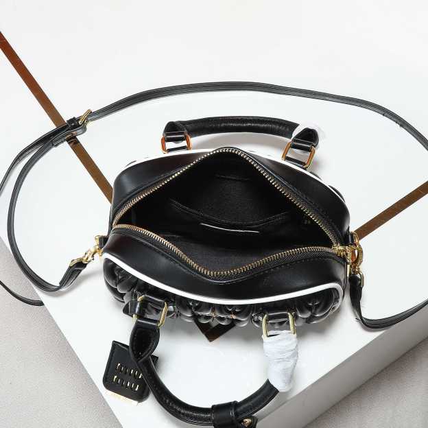 ミュウミュウ アルカディ マテラッセレザー スモールバッグ「Arcadie Bag」