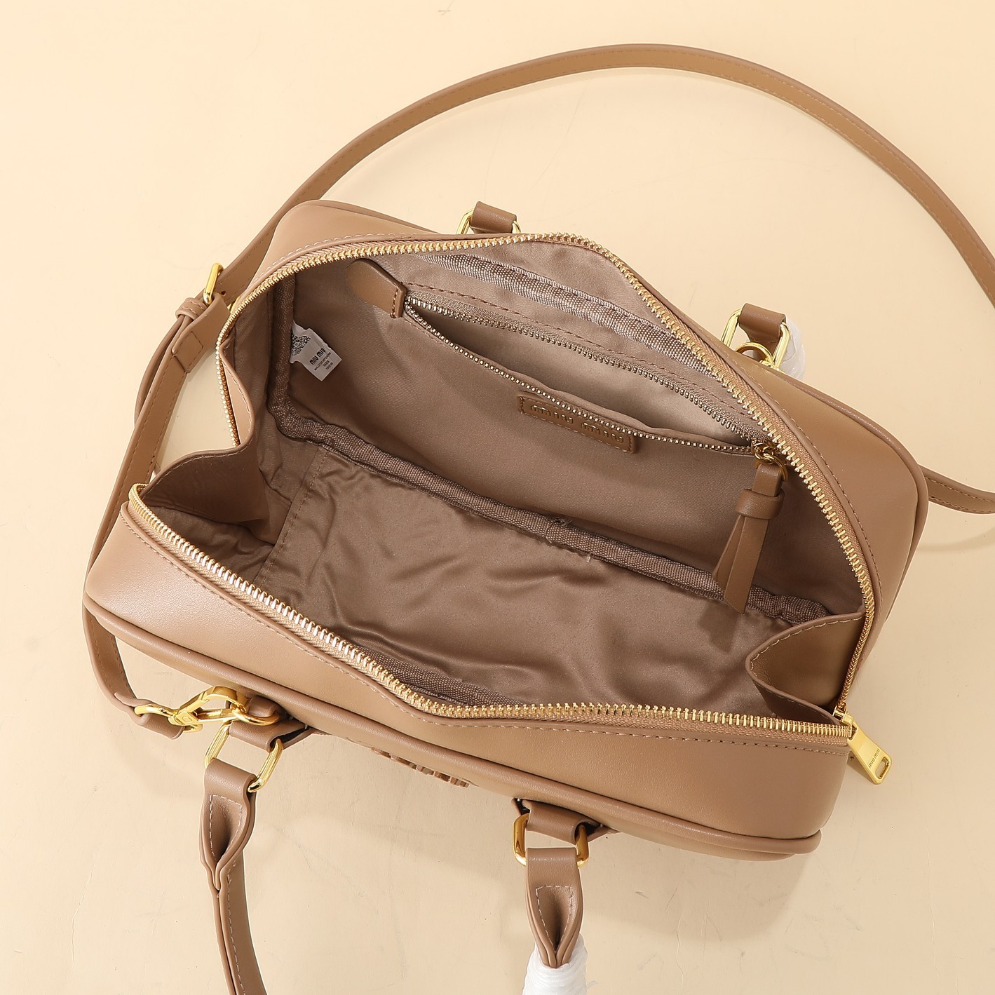 ミュウミュウ アルカディ レザー ラージバッグ「Arcadie Bag」