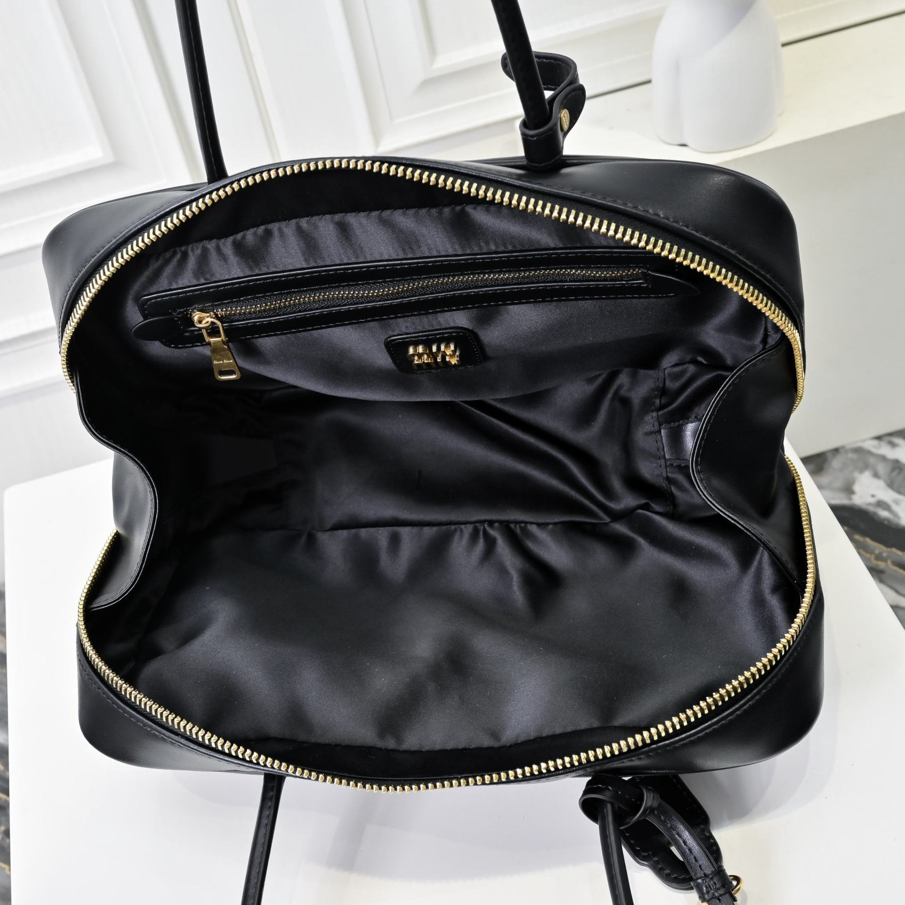 ミュウミュウ ボー レザー ミディアムバッグ「Beau Bag」