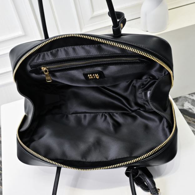 ミュウミュウ ボー レザー ミディアムバッグ「Beau Bag」