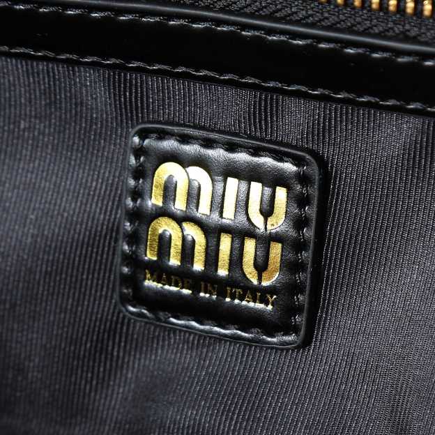 ミュウミュウ ボー レザー スモールバッグ「Beau Bag」