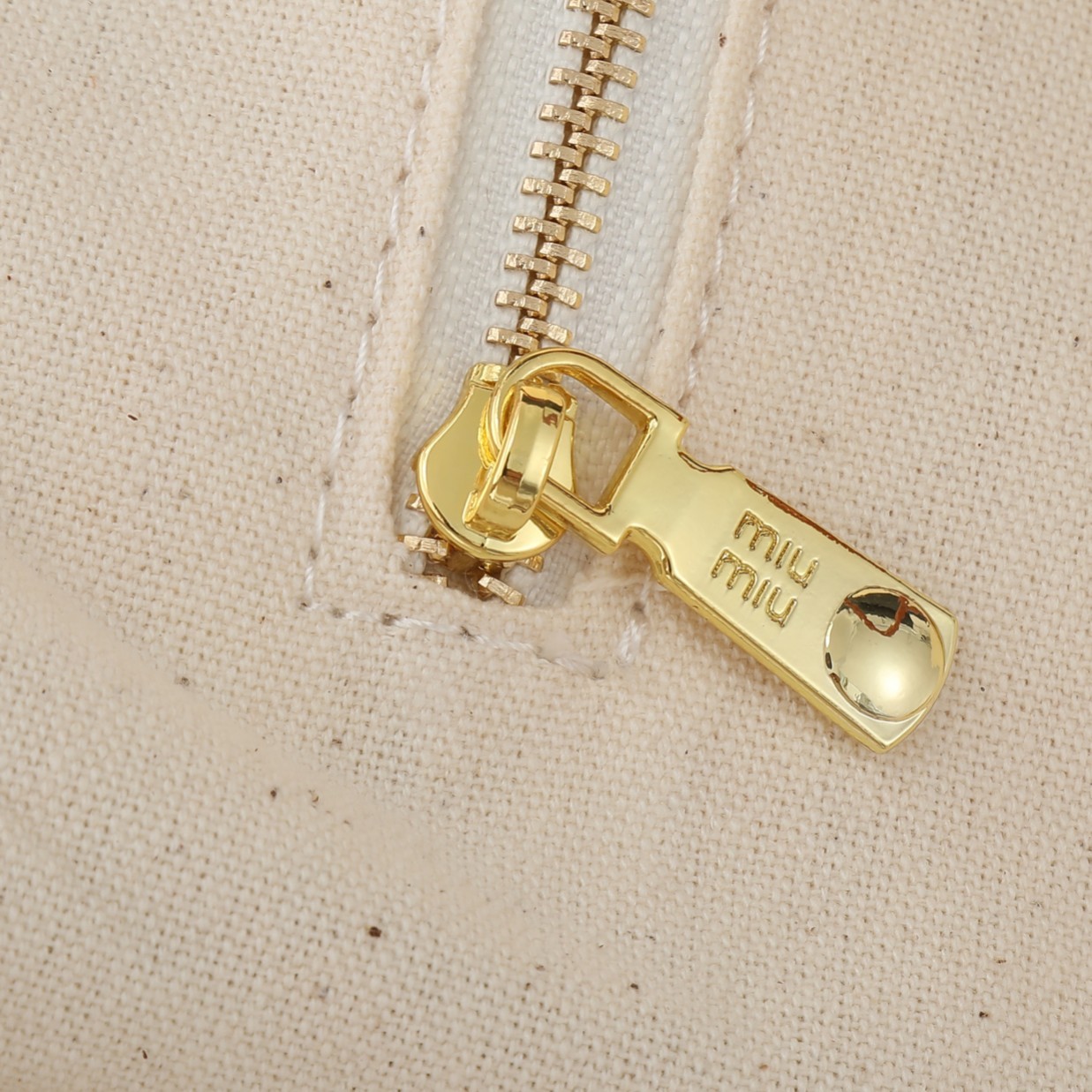 ミュウミュウ アイビー レザー レギュラーバッグ「Ivy Bag」