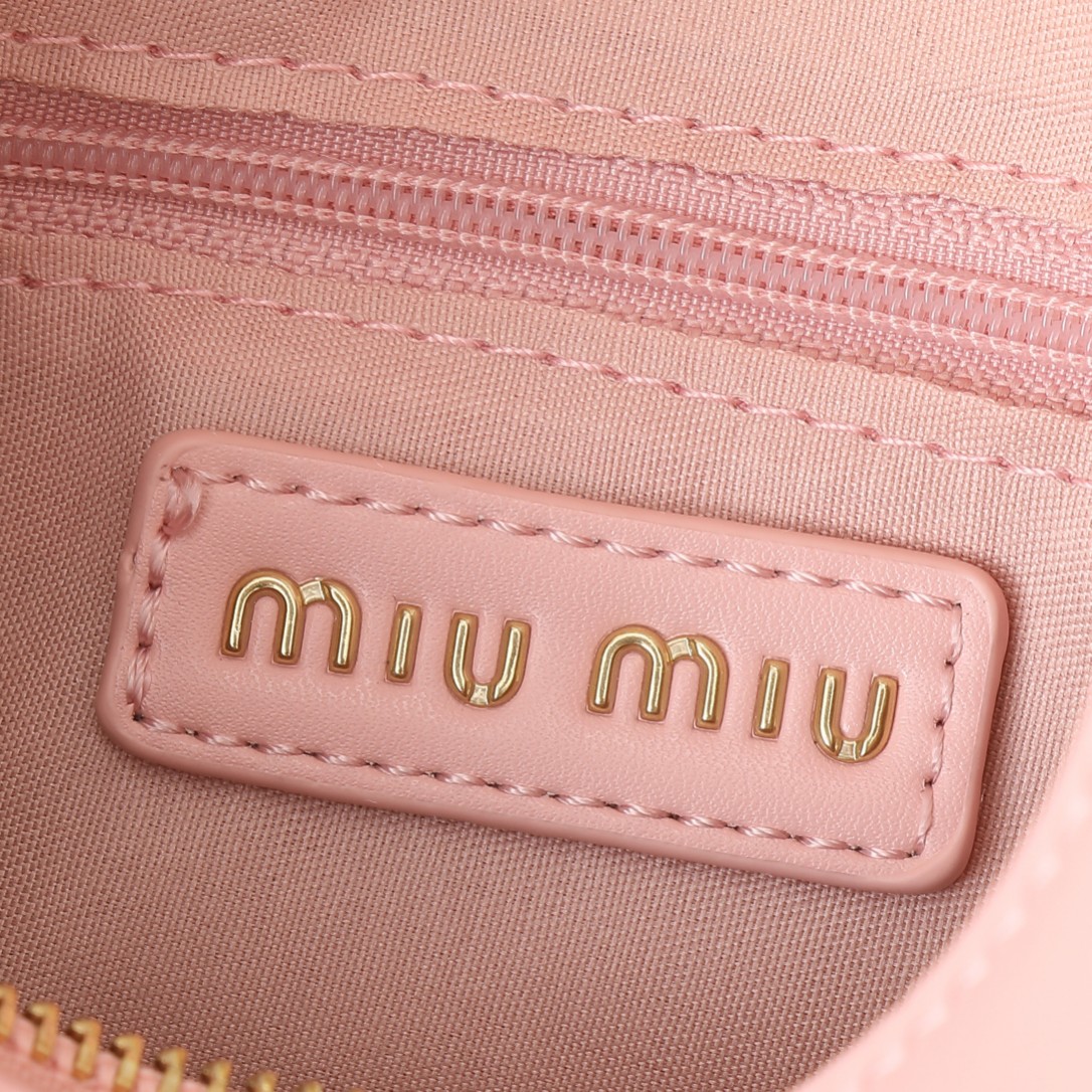 ミュウミュウ アバンチュール 三日月 レザーバッグ「Aventure Bag」