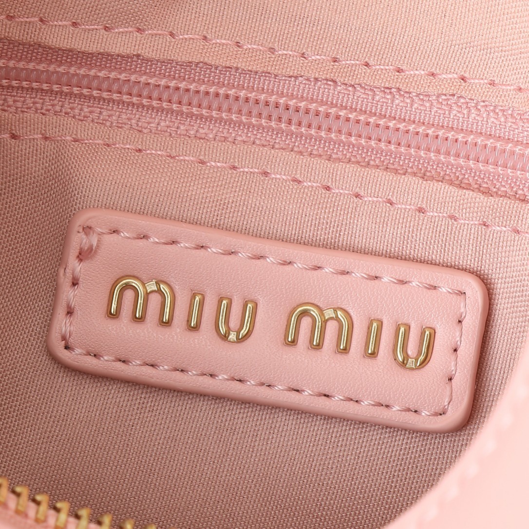 ミュウミュウ アバンチュール 三日月 レザーバッグ「Aventure Bag」