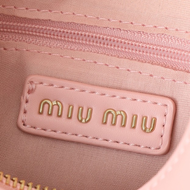 ミュウミュウ アバンチュール 三日月 レザーバッグ「Aventure Bag」