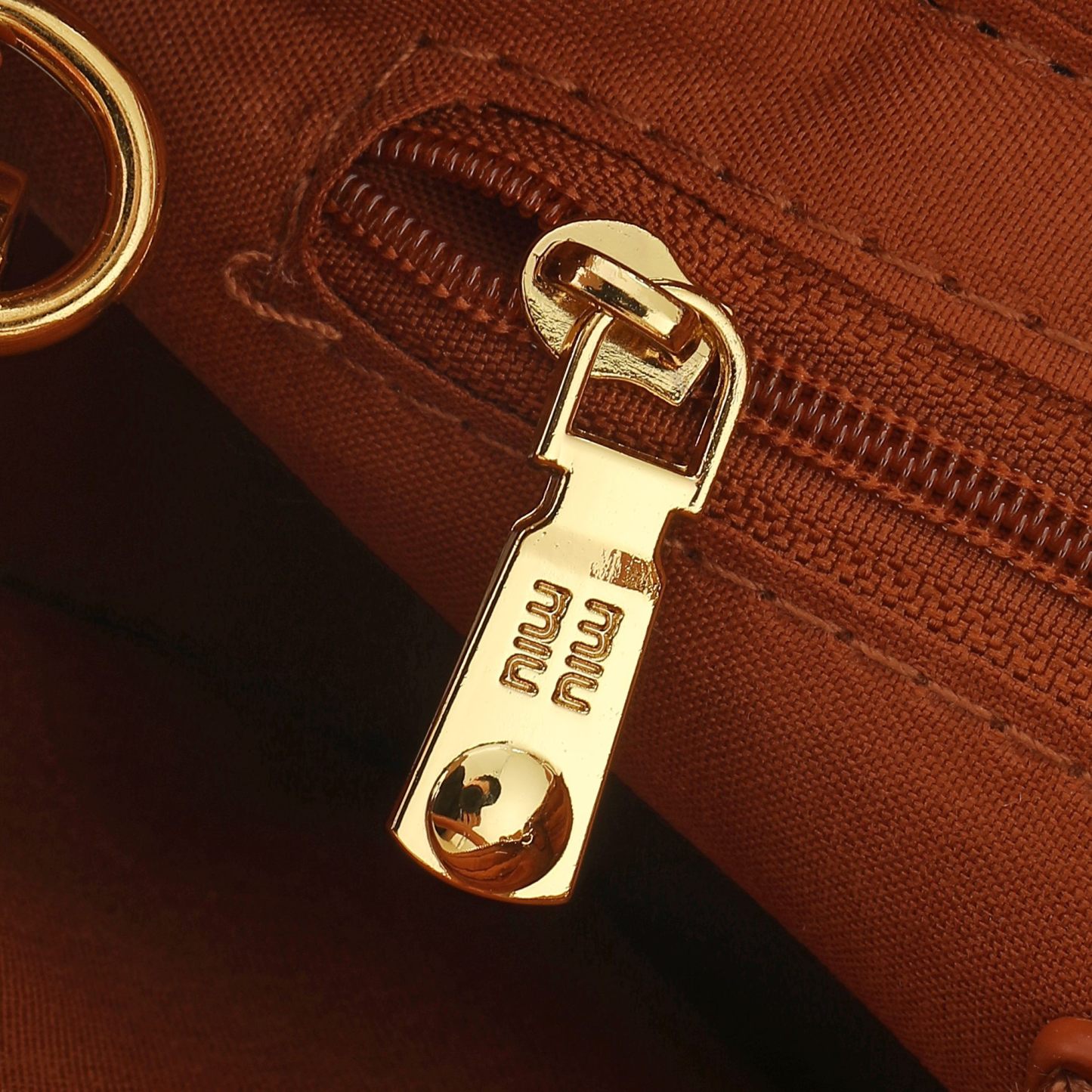 ミュウミュウ アルカディ トップハンドルバッグ「Arcadie Bag」