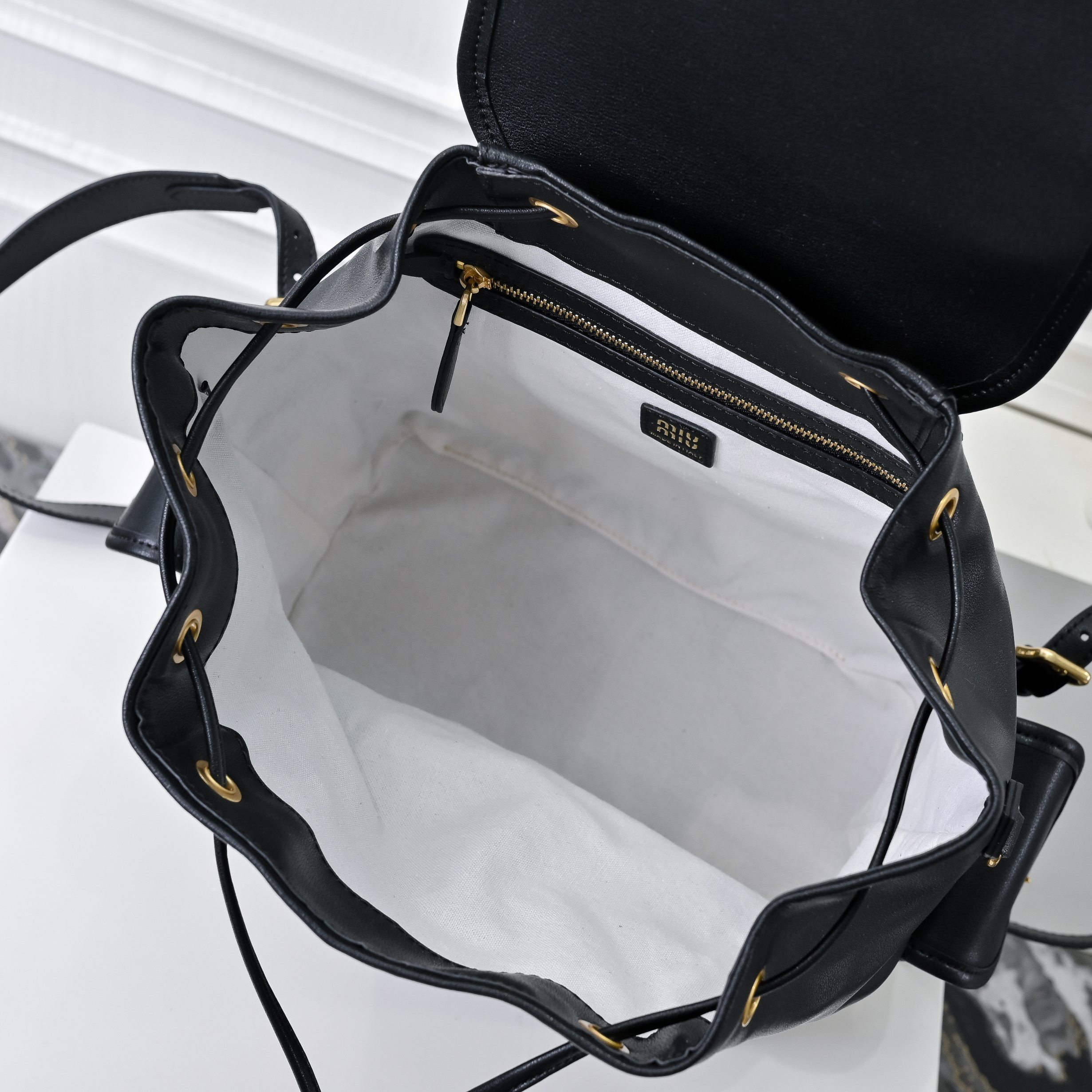 ミュウミュウ アルカディ レザー ラージバックパック「Arcadie Bag」