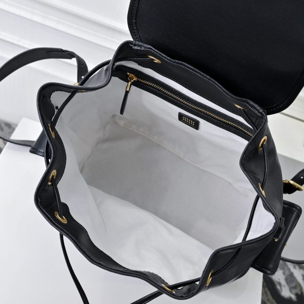 ミュウミュウ アルカディ レザー ラージバックパック「Arcadie Bag」