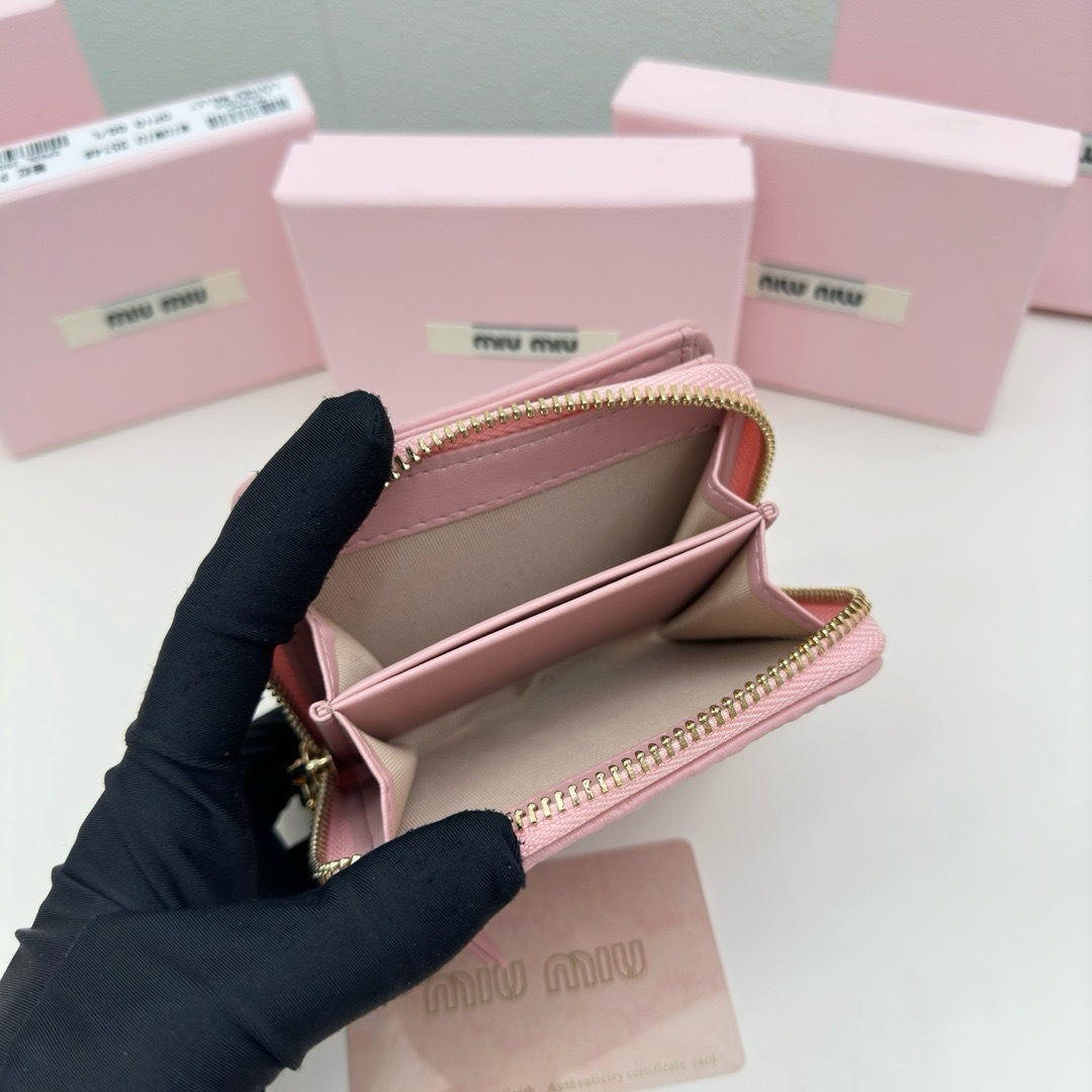 ミュウミュウ ラージ マトラッセ ナッパレザー ウォレット「Matelassé Wallet」