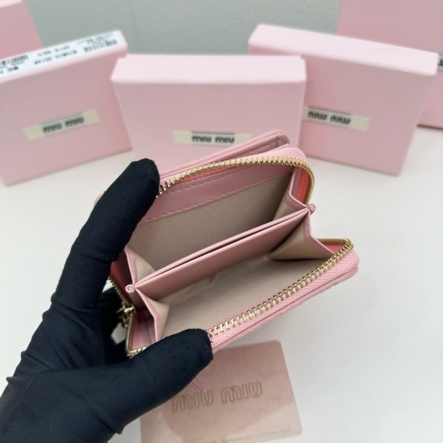 ミュウミュウ ラージ マトラッセ ナッパレザー ウォレット「Matelassé Wallet」