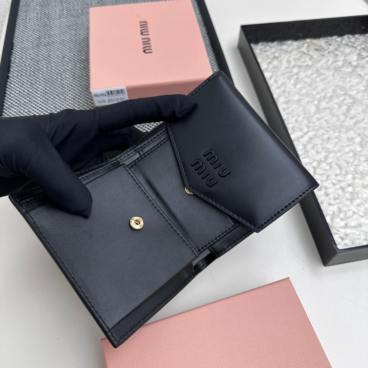 ミュウミュウ アルカディ コンパクト フラップ ウォレット「Arcadie Wallet」