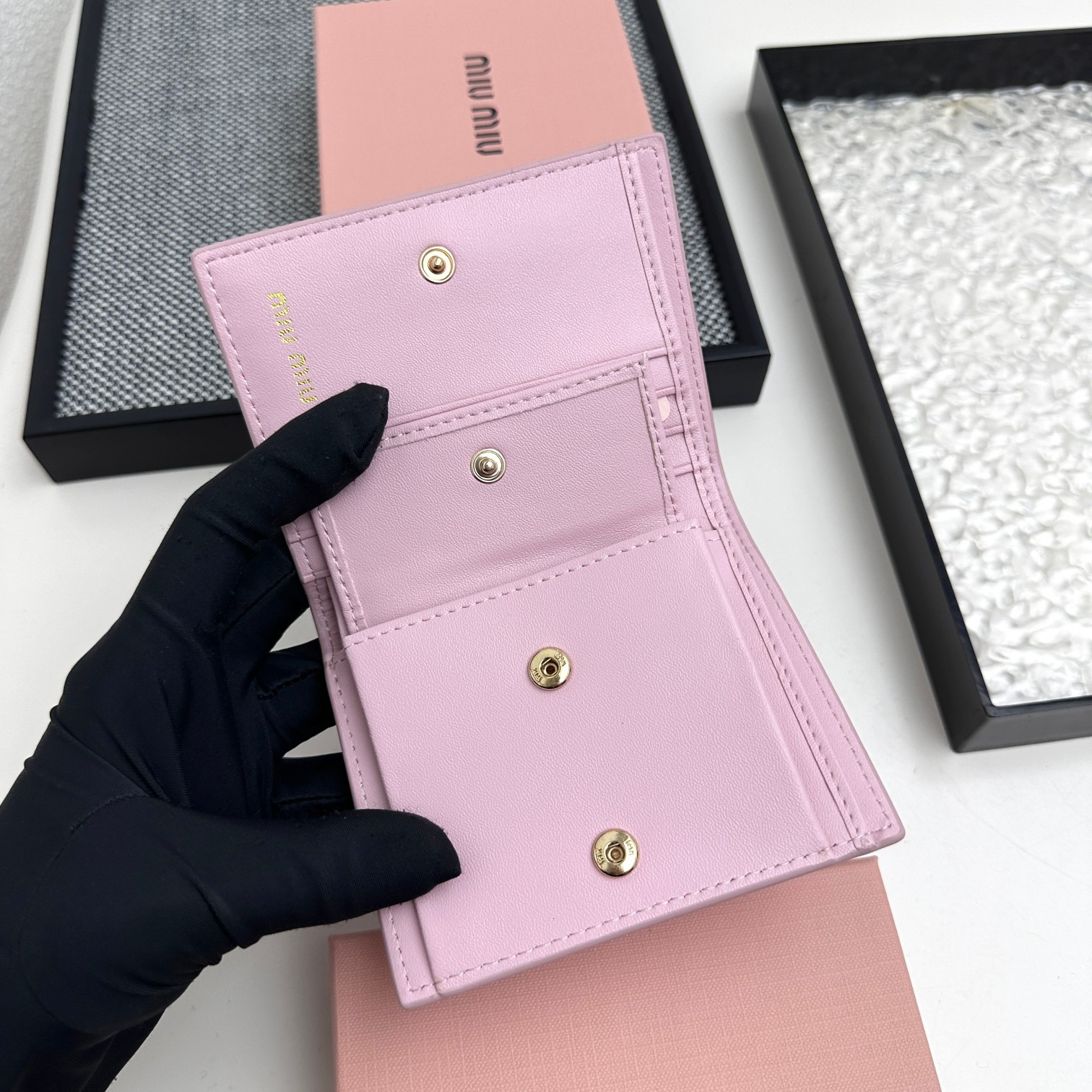 ミュウミュウ アルカディ レザー 財布「Arcadie Wallet」