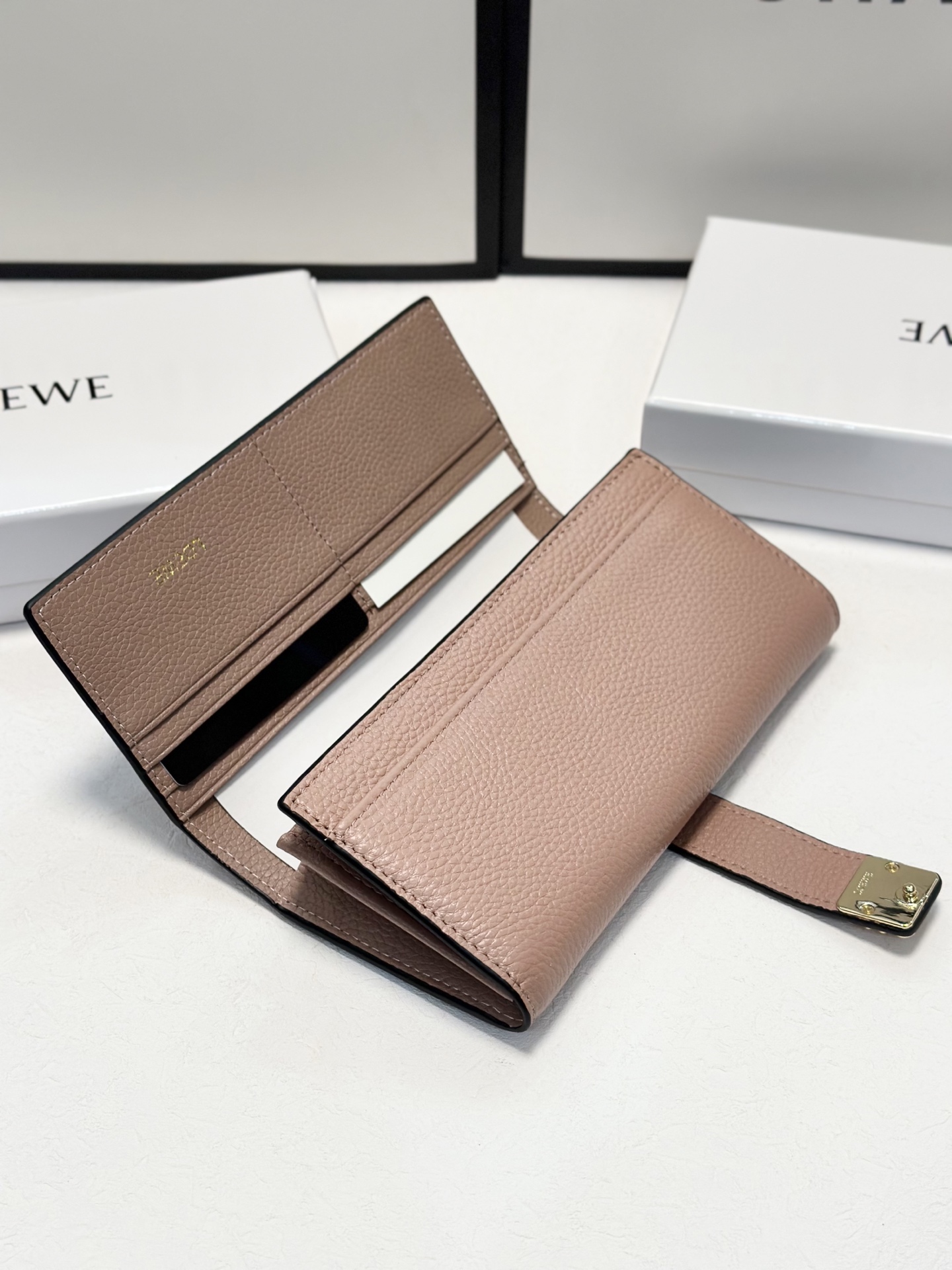 ロエベ「LOEWE」アナグラム コンティネンタル ウォレット（ペブルグレインカーフ）