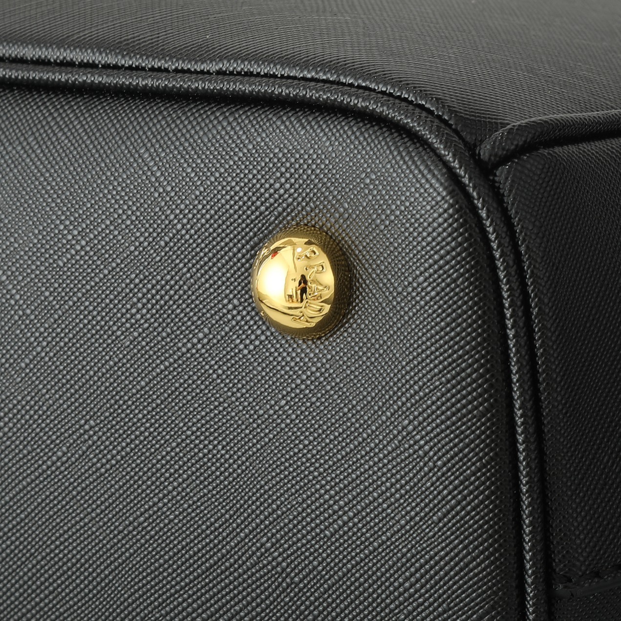 プラダ ガレリア ミディアム ソフトグレインレザー バッグ 「Galleria Bag」