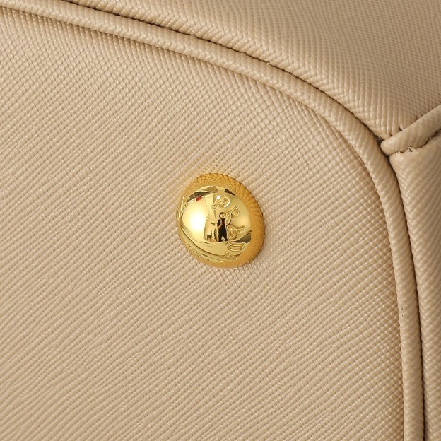 プラダ ガレリア ミディアム ソフトグレインレザー バッグ 「Galleria Bag」