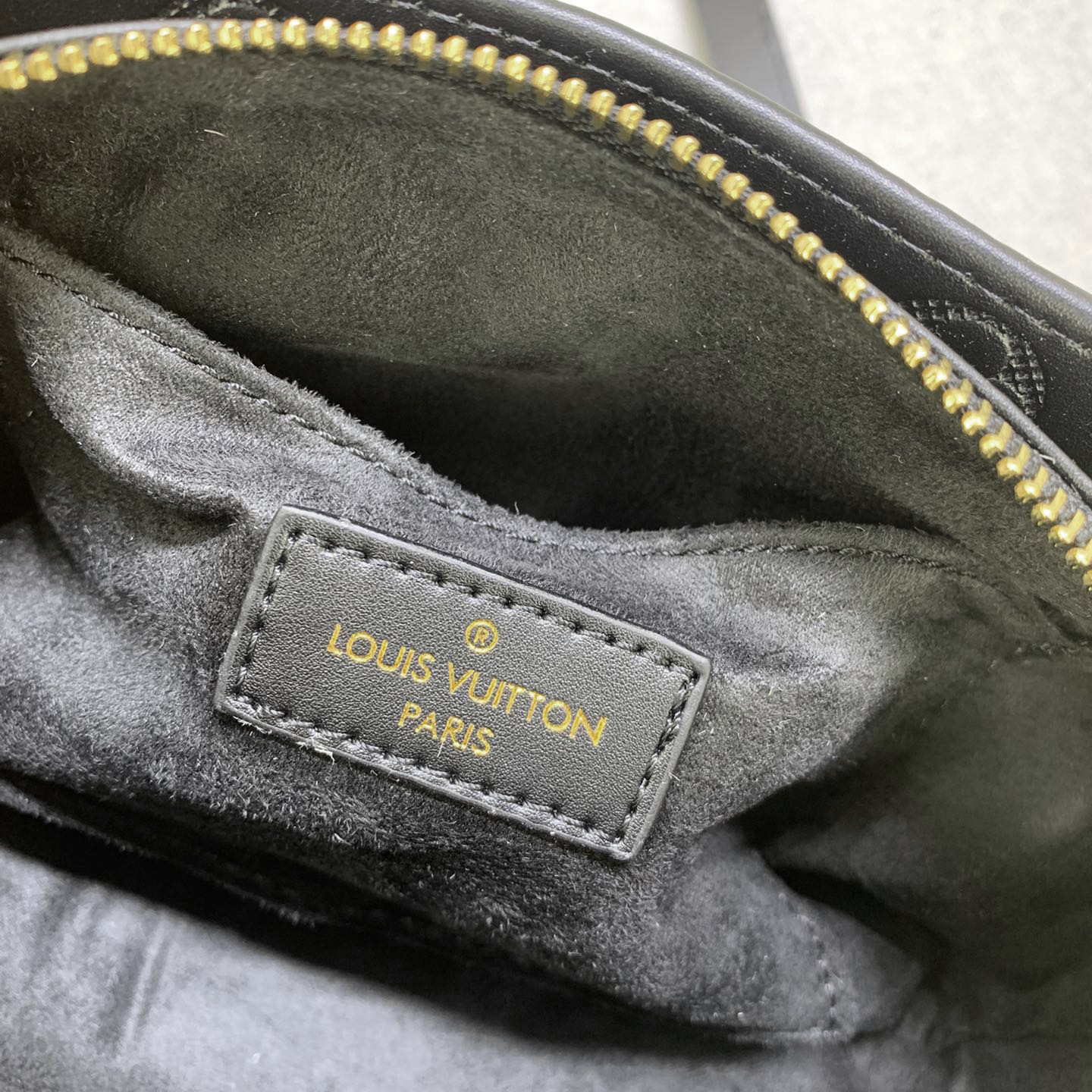 ルイ・ヴィトン「Louis Vuitton」オンザゴー EW