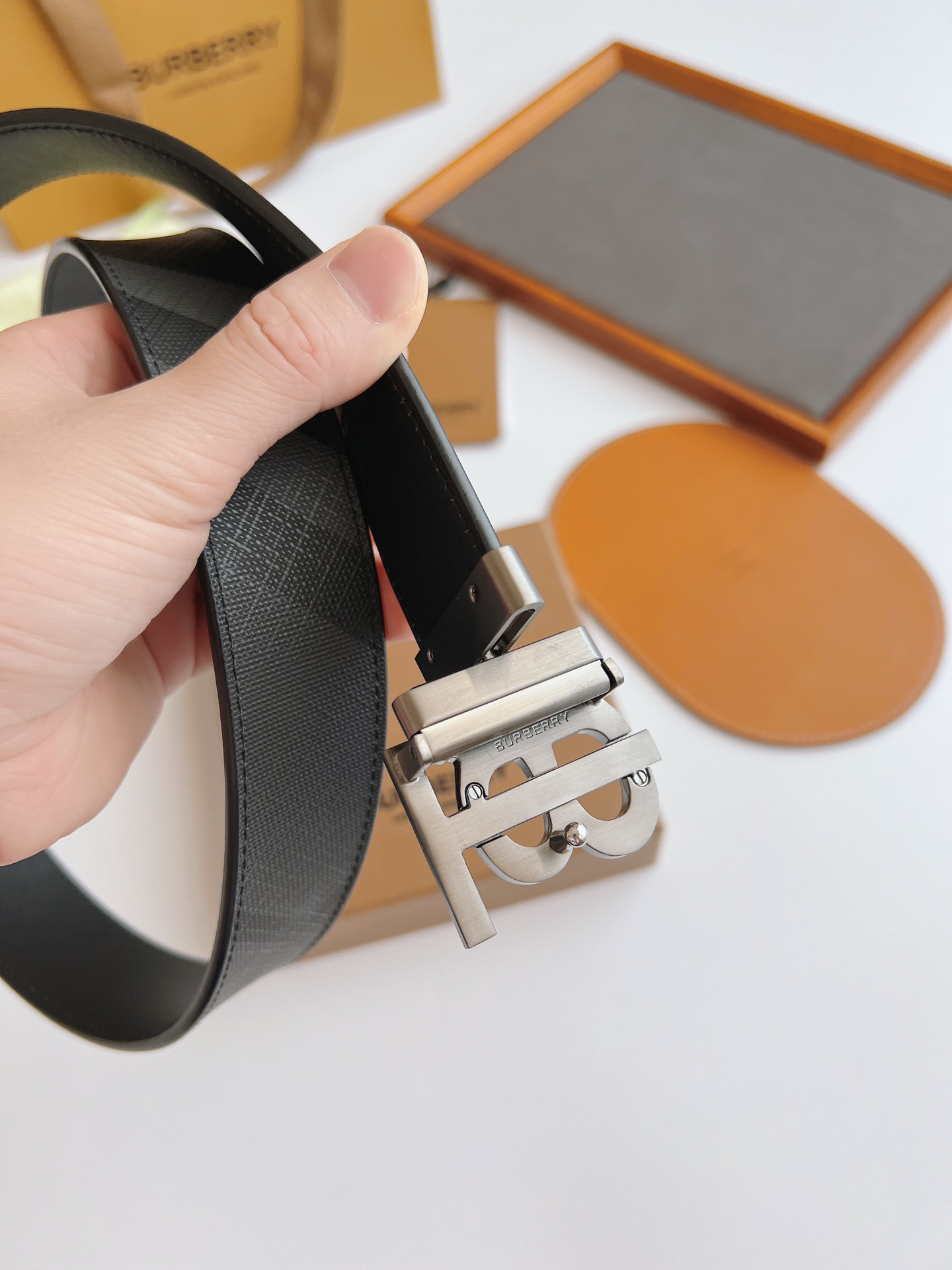 バーバリー「Burberry」フック TBベルト 2色