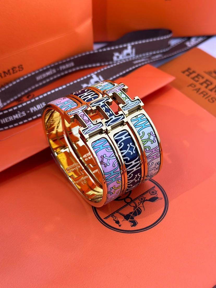 エルメス ブランドの象徴的なブレスレット