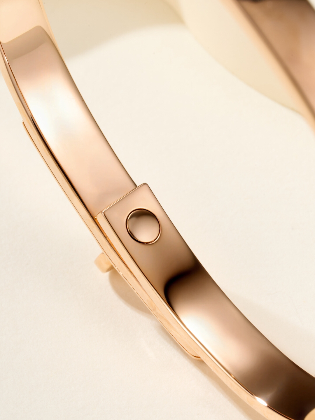 エルメス ブランドの象徴的なブレスレット