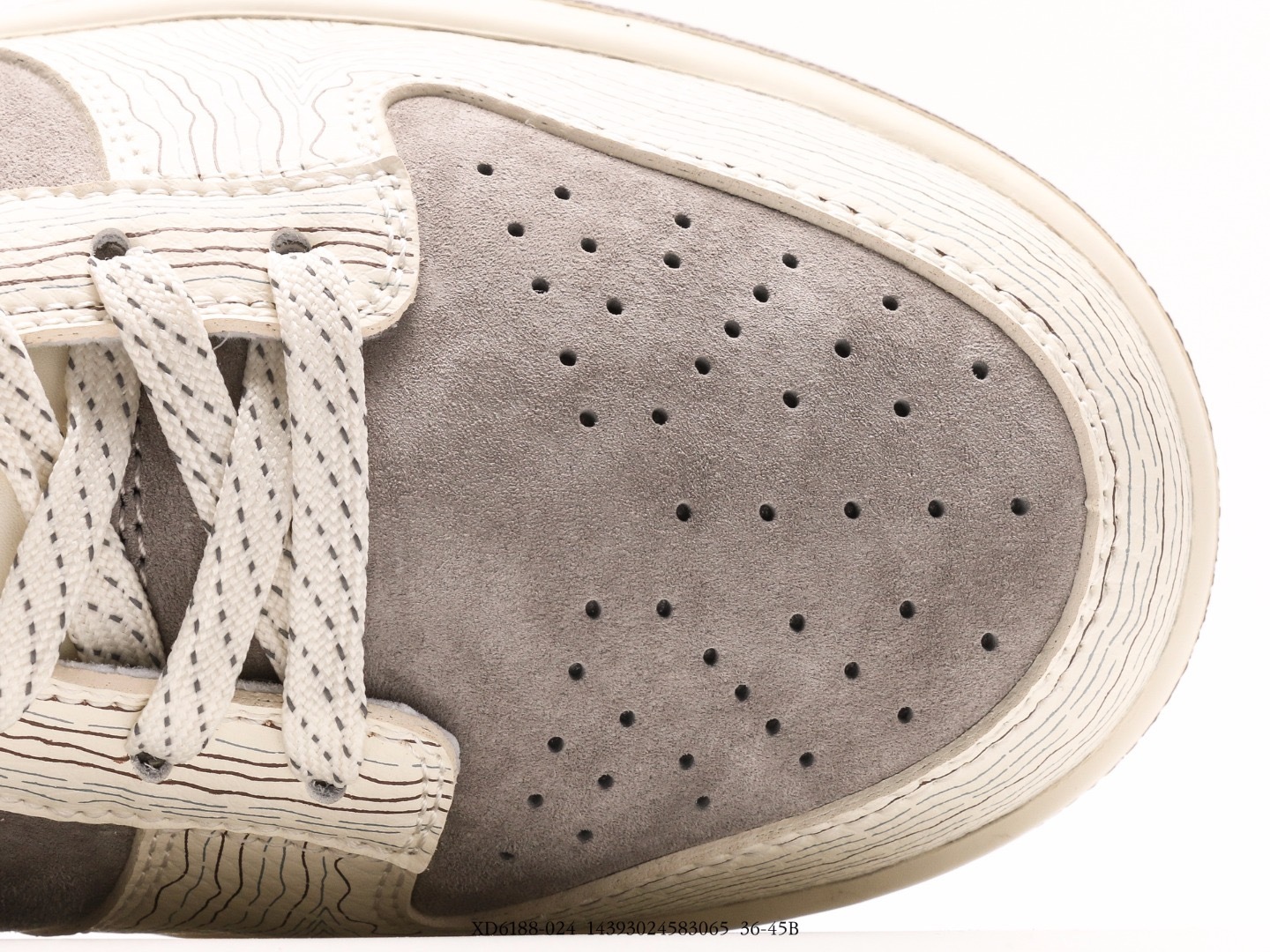 「コラボモデル」Supreme x Nike SB Dunk Low スニーカー