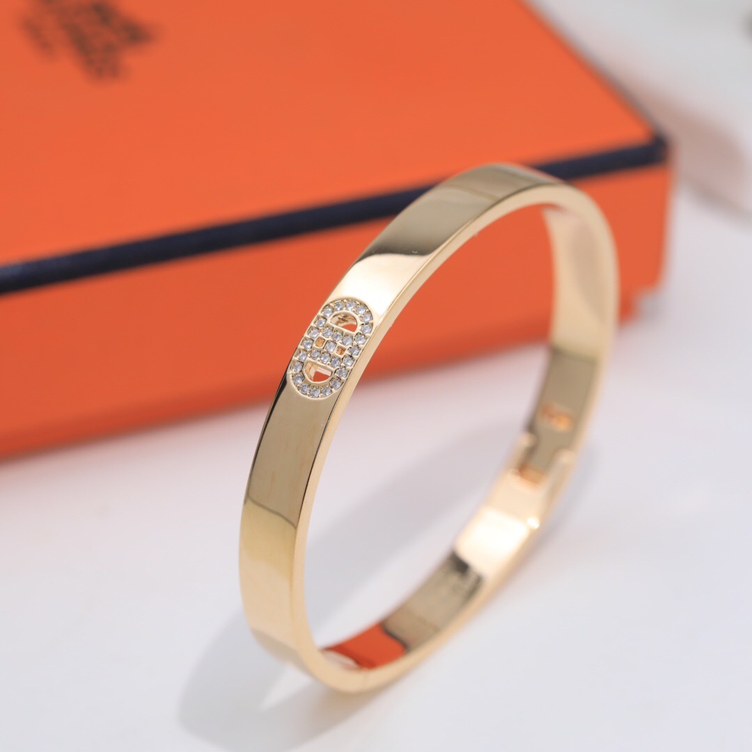 エルメス ブランドの象徴的なブレスレット