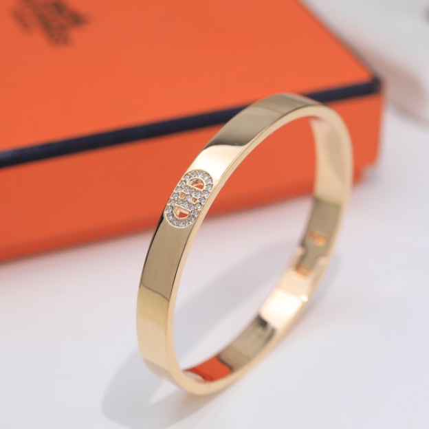 エルメス ブランドの象徴的なブレスレット