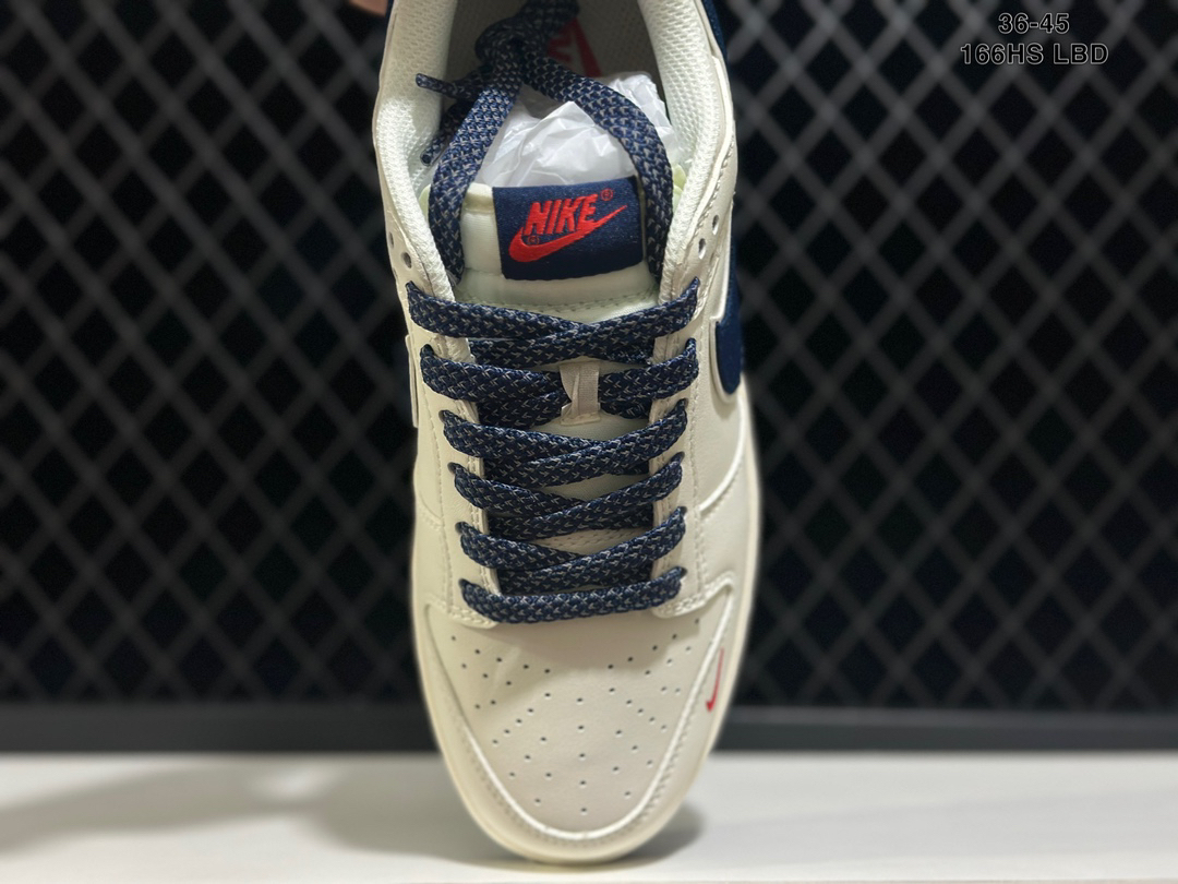 「コラボモデル」Supreme x Nike SB Dunk Low スニーカー