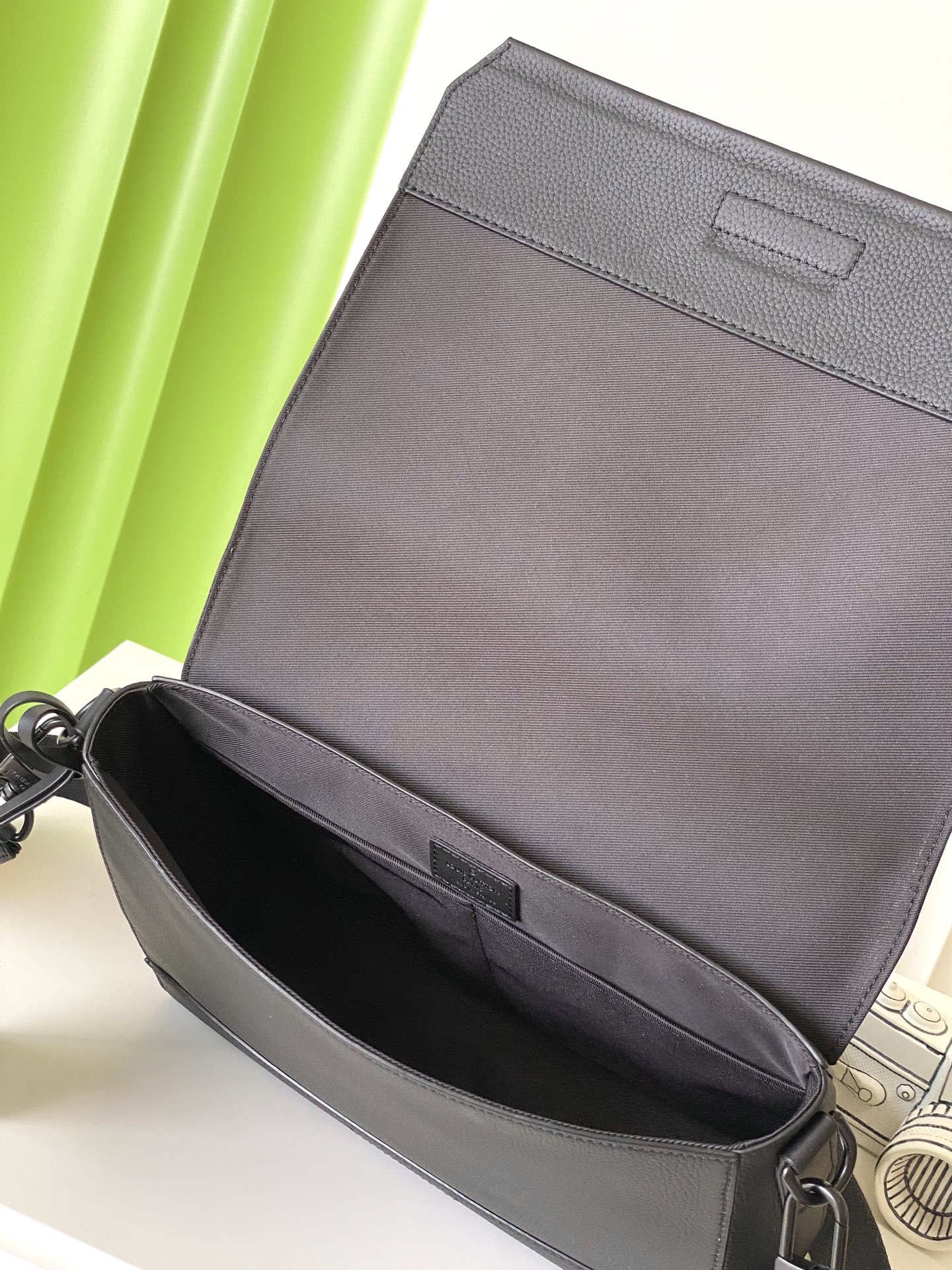 ルイ・ヴィトン「Louis Vuitton」テイクオフ･メッセンジャー