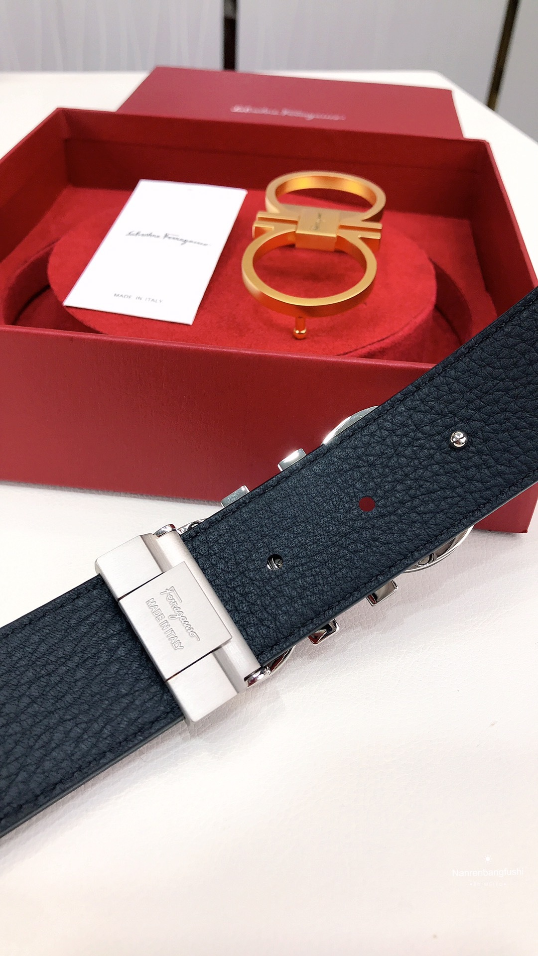 フェラガモ「Ferragamo」リバーシブルベルト「デュアルバックル」