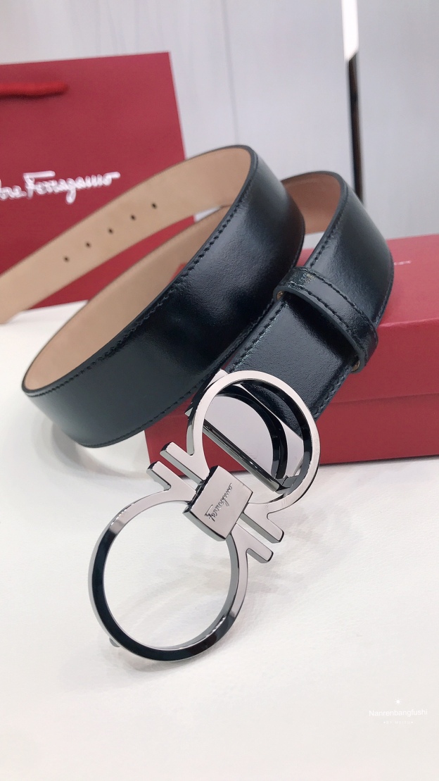 フェラガモ「Ferragamo」リバーシブルベルト「デュアルバックル」