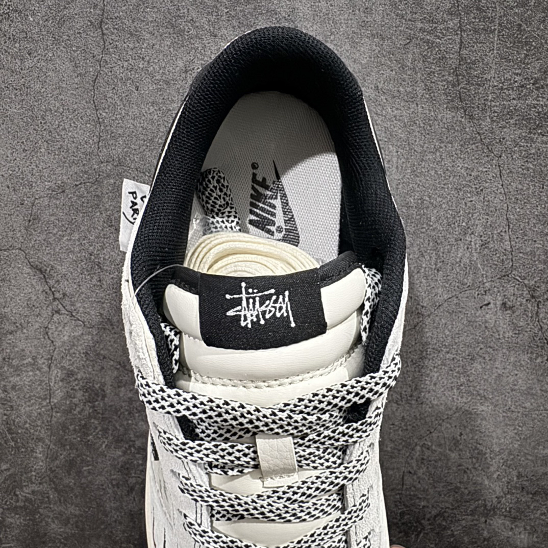 「コラボモデル」Supreme x Nike SB Dunk Low スニーカー