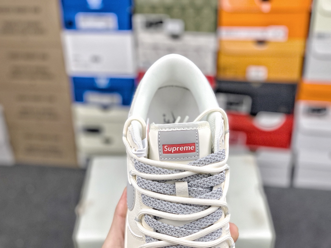 「コラボモデル」Supreme x Nike SB Dunk Low スニーカー