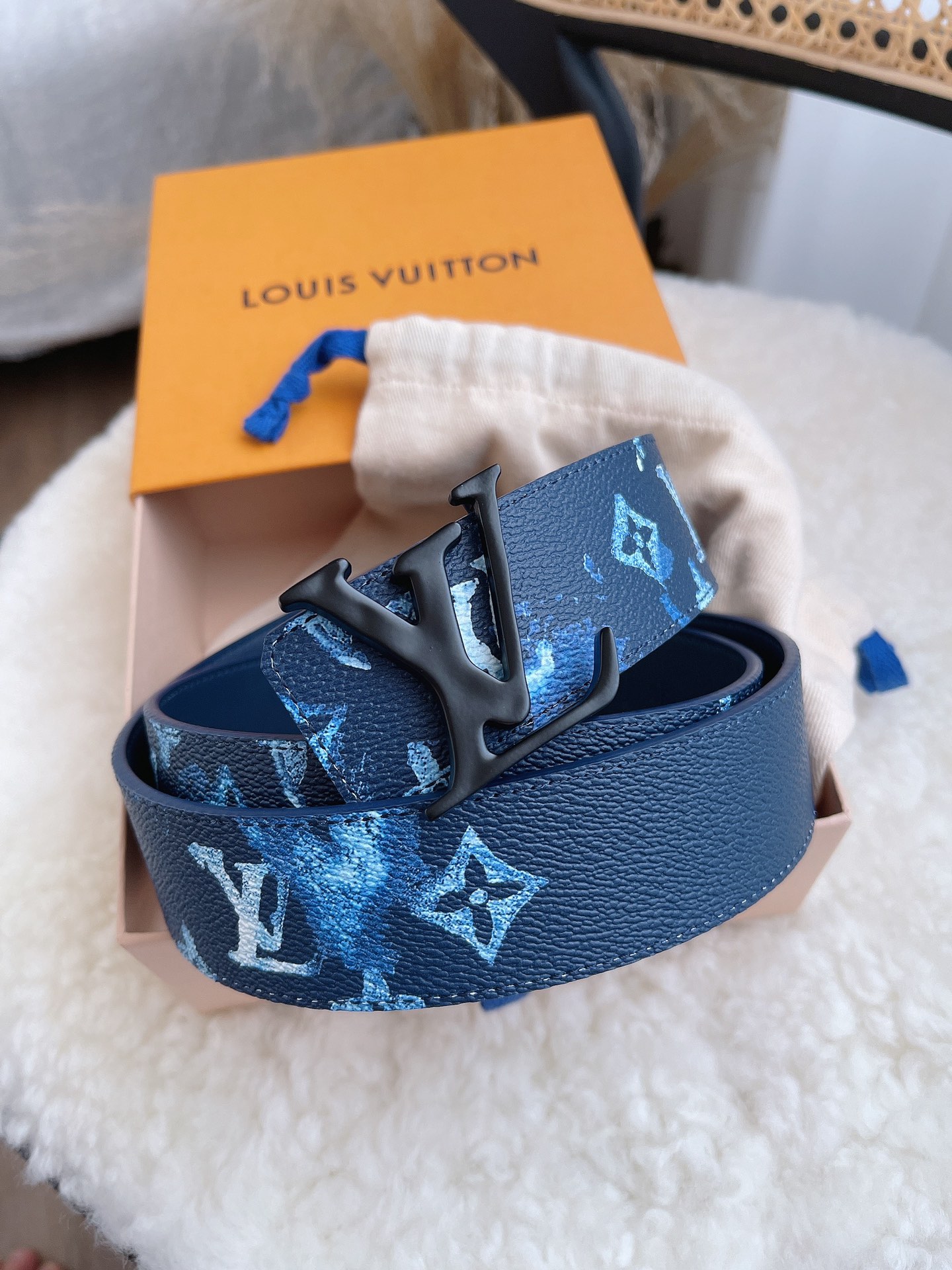 ルイ・ヴィトン「Louis Vuitton」ベルト･LV イニシャル 40MM