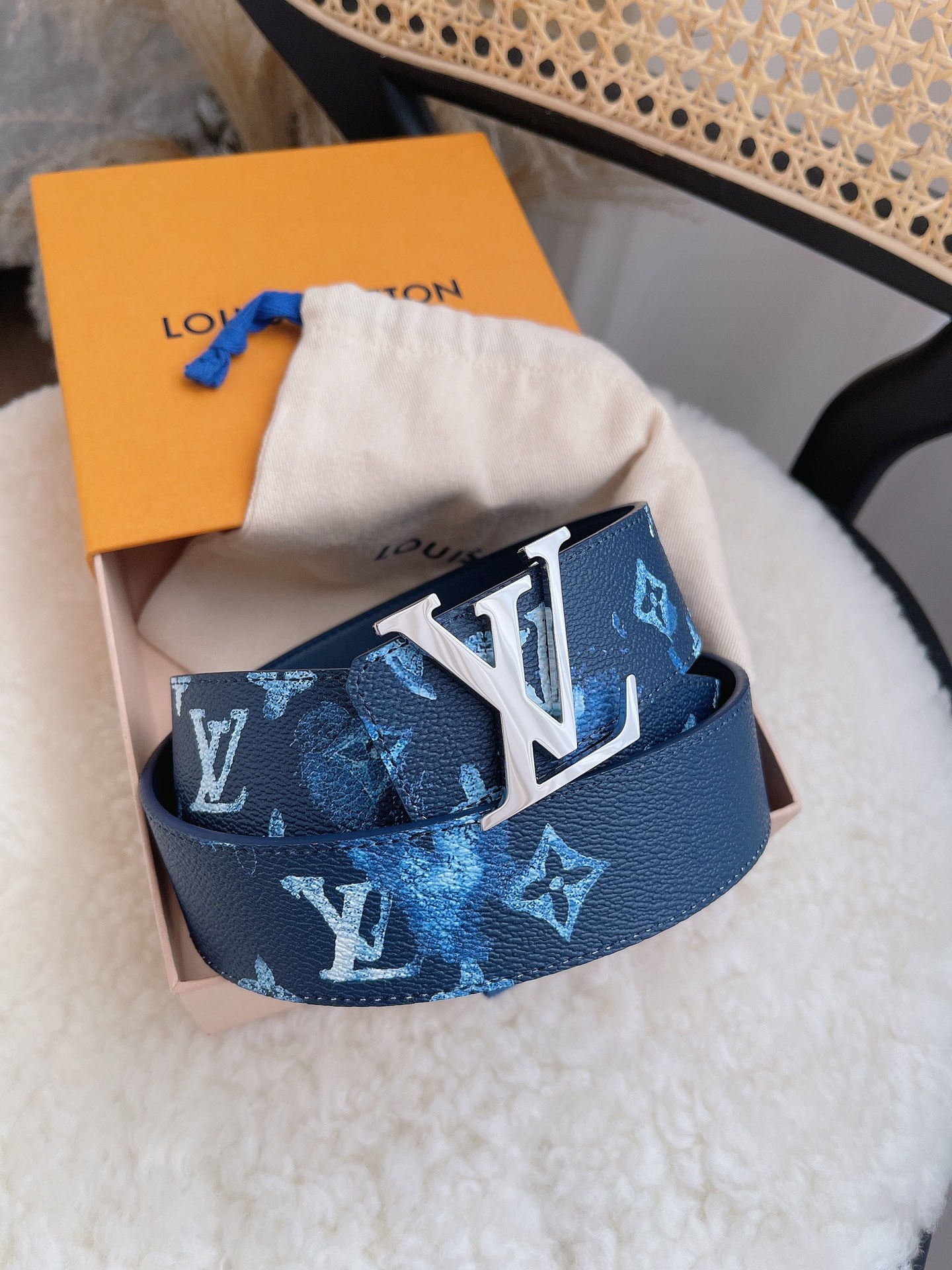 ルイ・ヴィトン「Louis Vuitton」ベルト･LV イニシャル 40MM