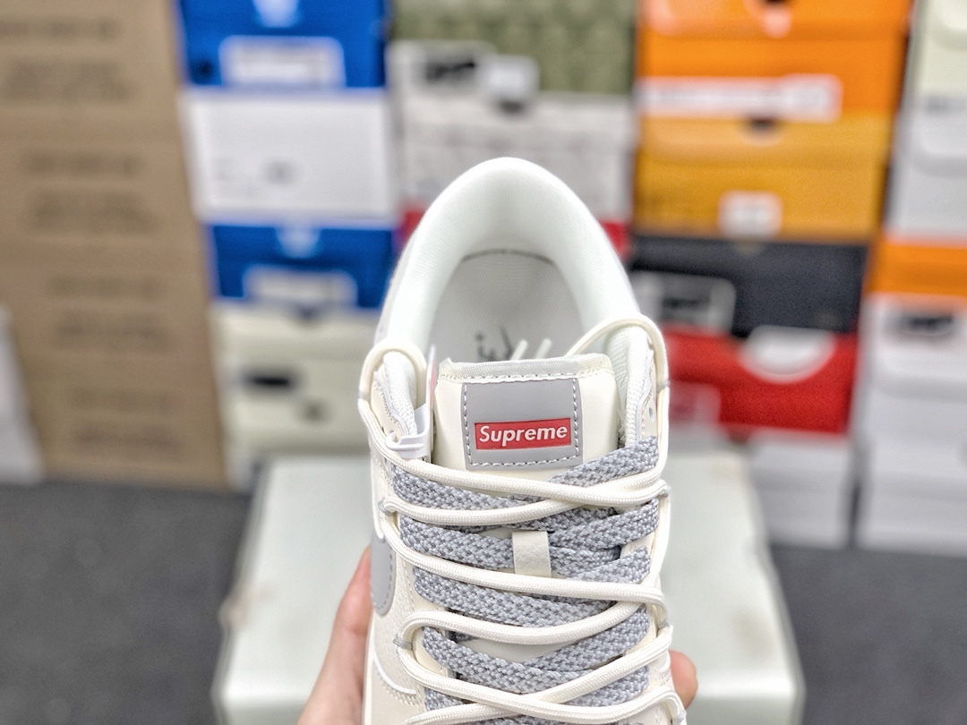 「コラボモデル」Supreme x Nike SB Dunk Low スニーカー