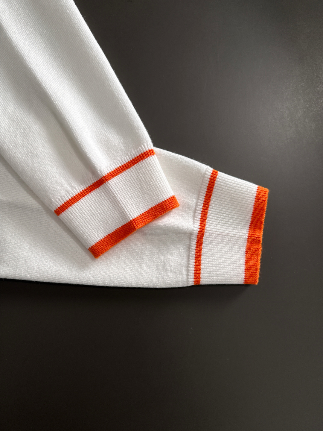 エルメス「Hermès」春季新作ラウンドネックスウェット