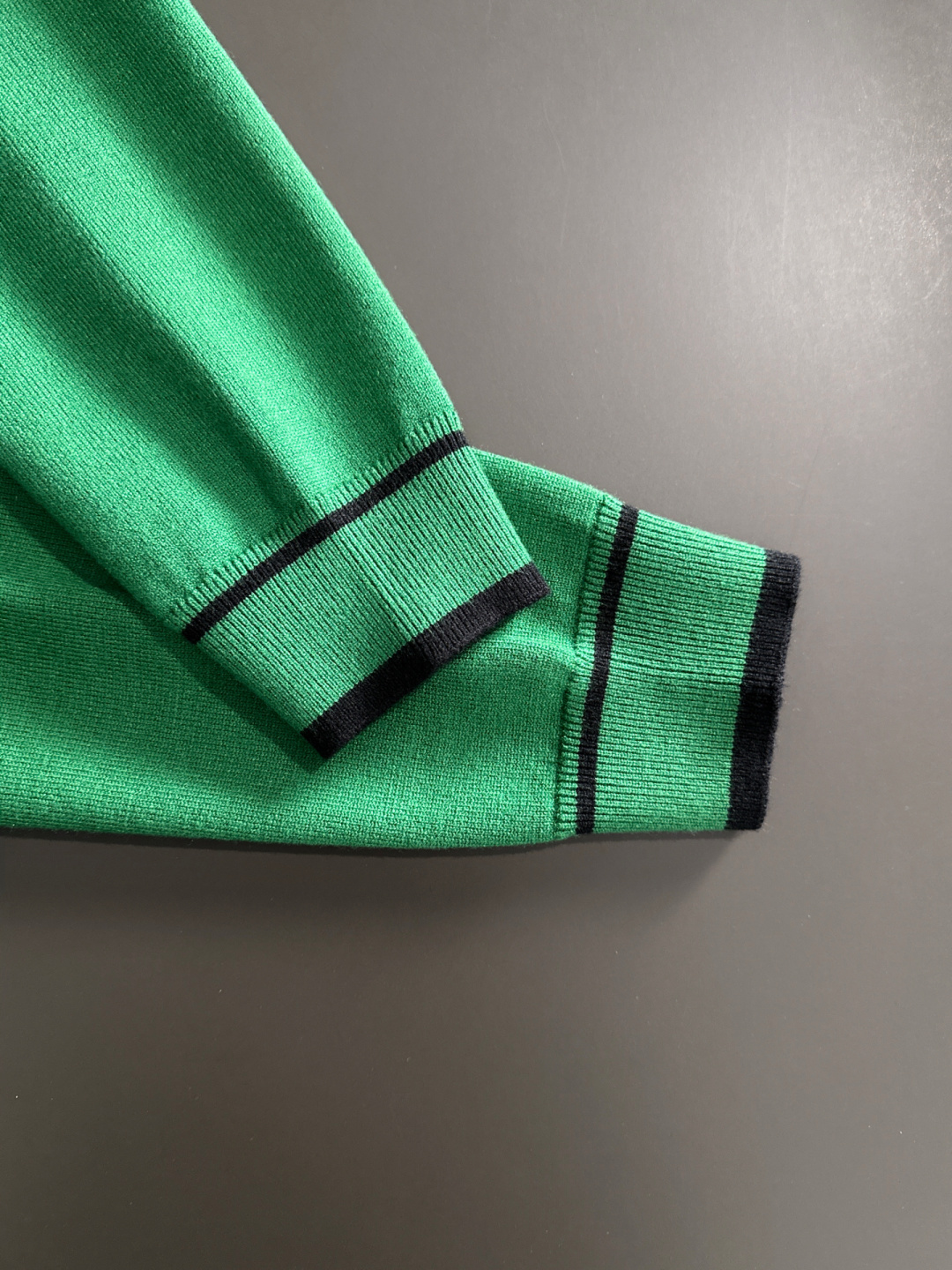 エルメス「Hermès」春季新作ラウンドネックスウェット