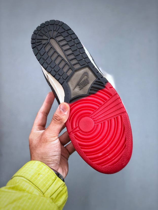 【超入手困難】「コラボモデル」Supreme x Nike SB Dunk Low スニーカー